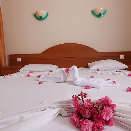 Tuntas Family Suites Kusadası Exteriör bild