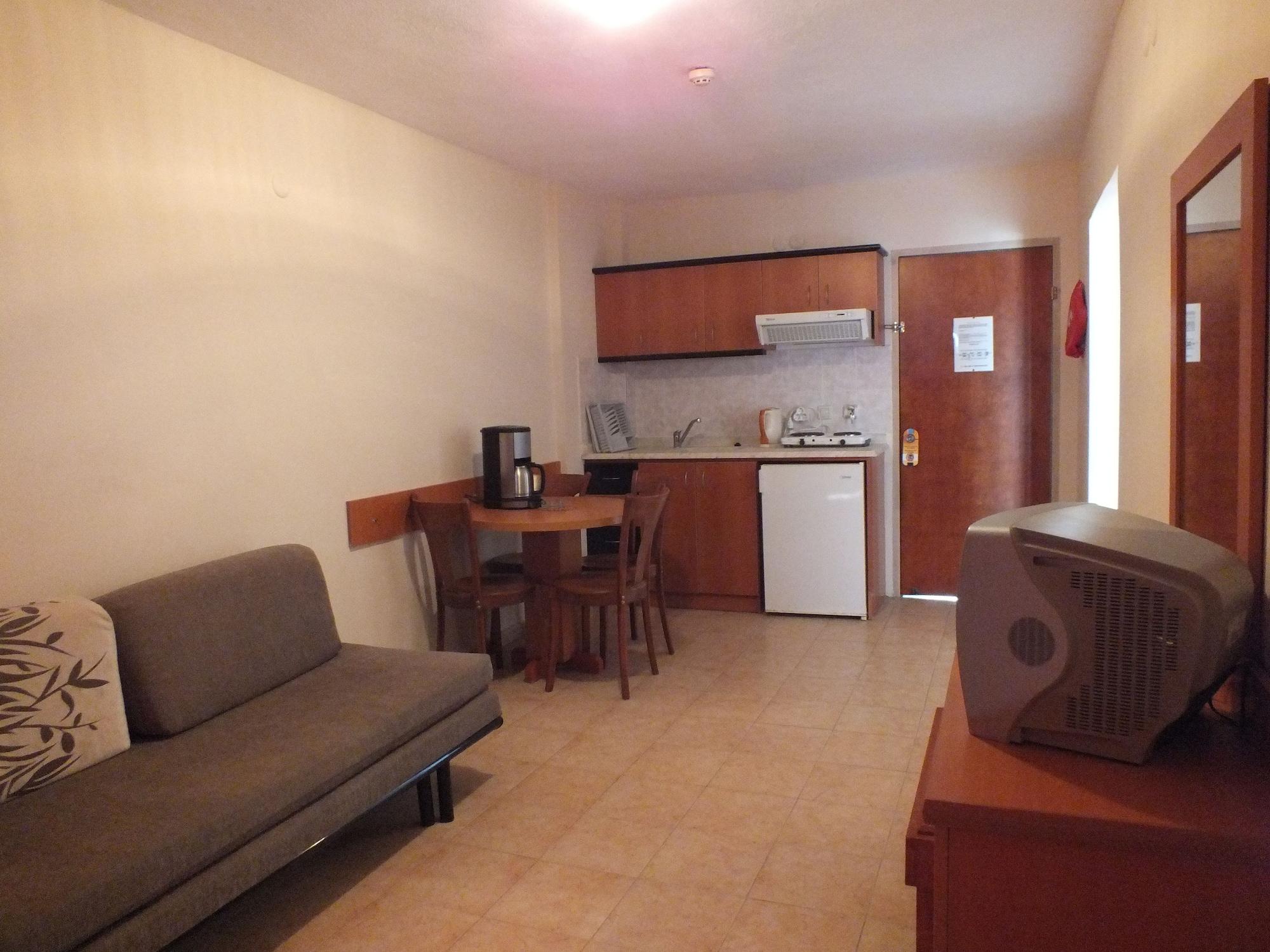 Tuntas Family Suites Kusadası Exteriör bild