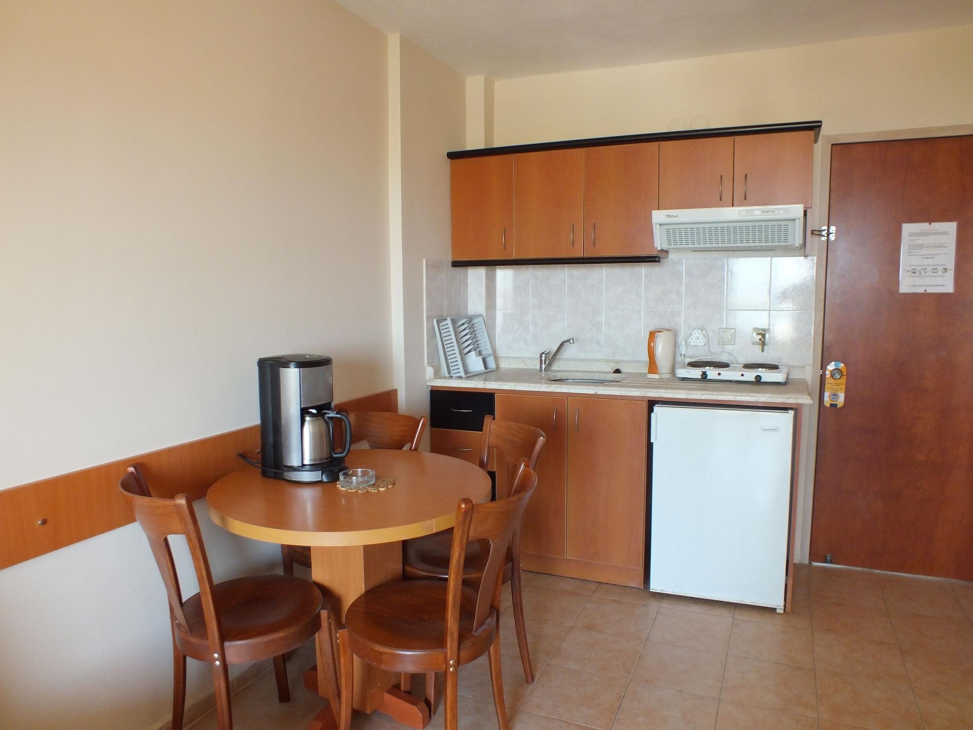 Tuntas Family Suites Kusadası Exteriör bild