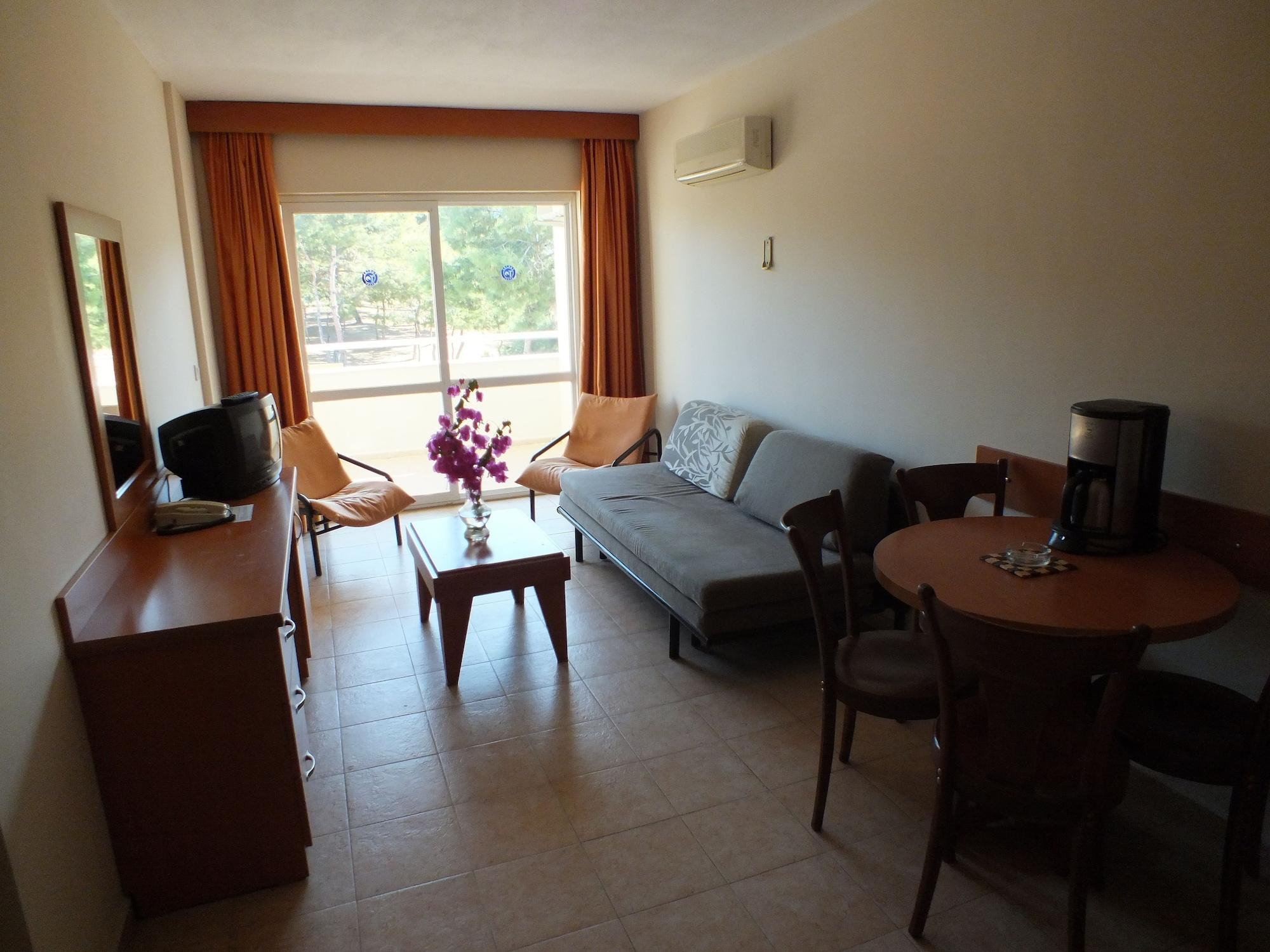 Tuntas Family Suites Kusadası Exteriör bild