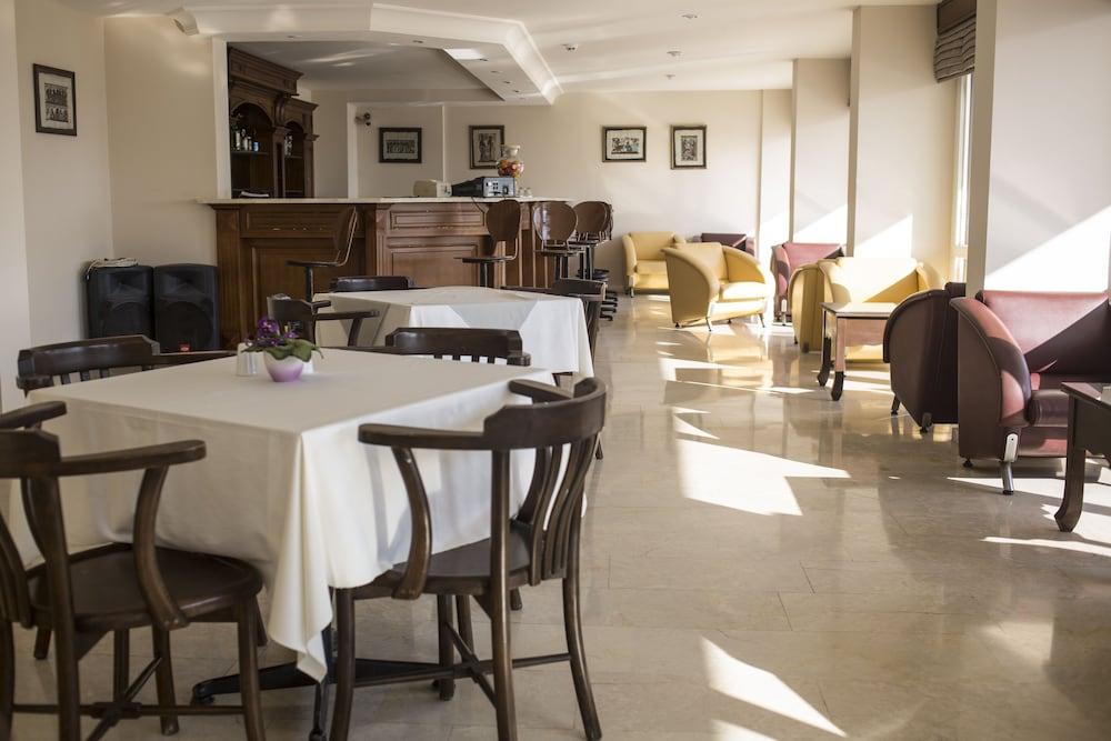 Tuntas Family Suites Kusadası Exteriör bild
