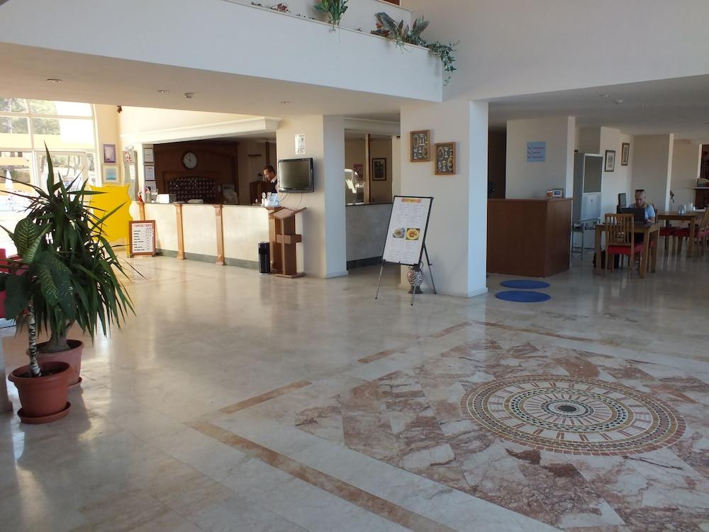 Tuntas Family Suites Kusadası Exteriör bild
