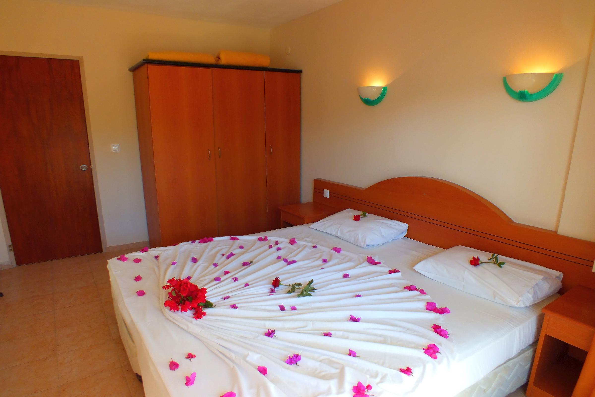 Tuntas Family Suites Kusadası Exteriör bild