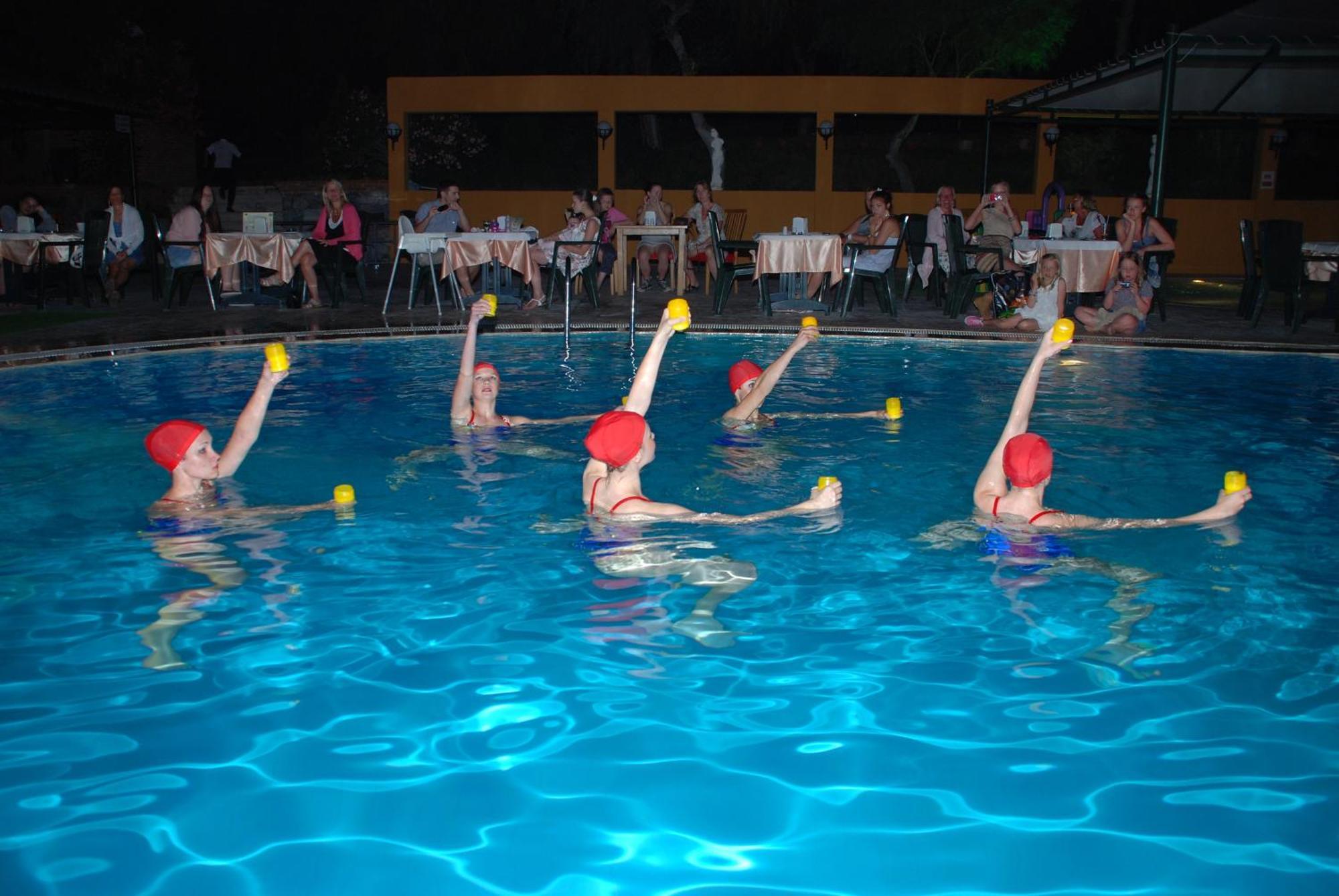 Tuntas Family Suites Kusadası Exteriör bild